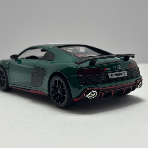 1/24 AUDI R8 V10 PLUS Supercar Metal Diecast Alloy HEADLIGHT AND REAR Green - Picture 4 of 9